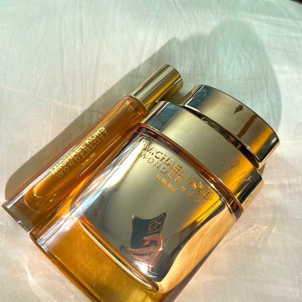 Michael Kors Wonderlust Sublime with extra travel bottle